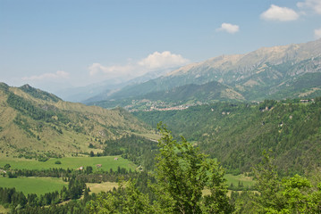 Fototapeta na wymiar Veduta della Val Seriana con Castione della Presolzna sullo sfondo