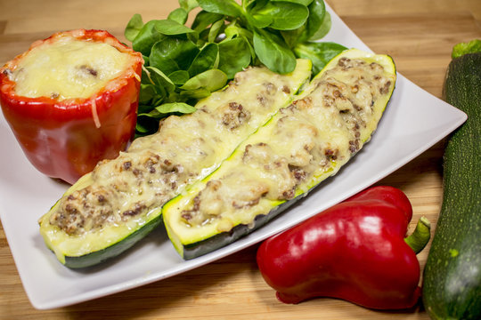 Gef&uuml;llte Paprika und Zucchini