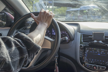 driving with two hands