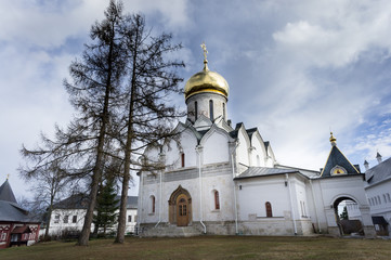 Fototapeta na wymiar Medieval Savvino Storozhevsky monastery in Zvenigorod, Virgin nativity cathedral