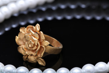 gold rose ring and pearl