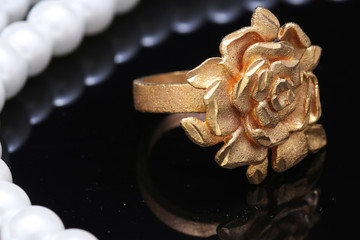 gold rose ring and pearl