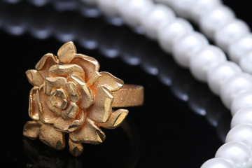 gold rose ring and pearl