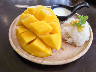 Thai dessert mango and sweet sticky rice.