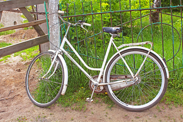 Fototapeta na wymiar White bicycle in the village