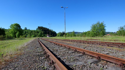 Infrastruktura kolejowa - tory w polskim miasteczku, Mieroszów