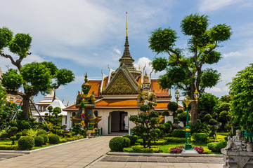 暁の寺ワットアルンとチャオプラヤー川