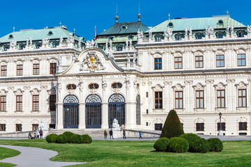 Fototapeta premium Panoramic view at sunny day of famous landmark Belvedere palace in Vienna