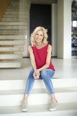 Fototapeta premium Confindent blond woman portrait
