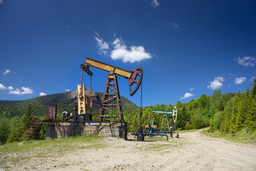 Fototapeta na wymiar Ukrainian oil rocking in the Carpathians