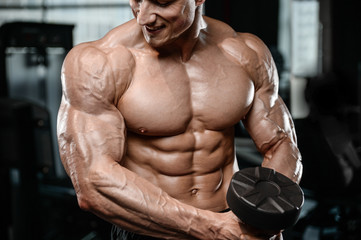 Fototapeta na wymiar Strong bodybuilder man at the gym