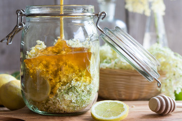 Preparation of a natural elder flower syrup