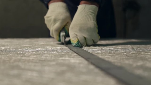 Master cut off with a knife fiberglass on the line