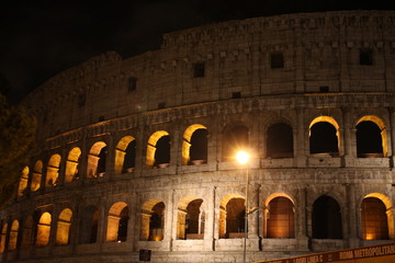 Naklejka premium Italy Illuminated scene of Colosseum at night