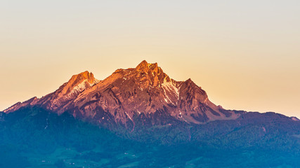 Fototapeta na wymiar Pilatus bei Sonnenaufgang, Schweiz, Europa