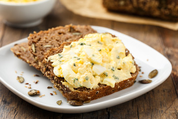 Egg salad and bread