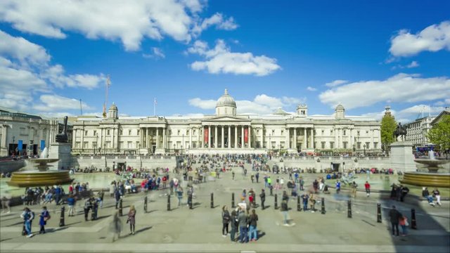 National Gallery, London, crowd of people, time-lapse - April 2017 - Zoom In