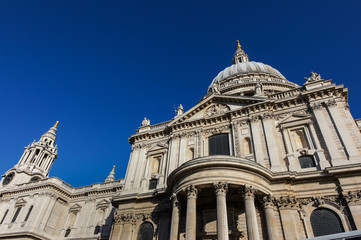 Fototapeta na wymiar A beautiful blue sky behind the iconic dome of St. Paul's Cathedral.
