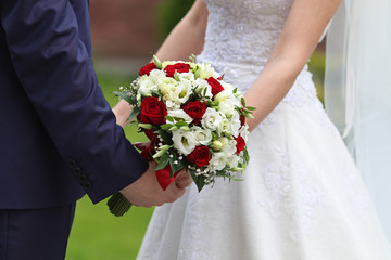 Obraz na płótnie Canvas Bride and groom with bridal bouquet