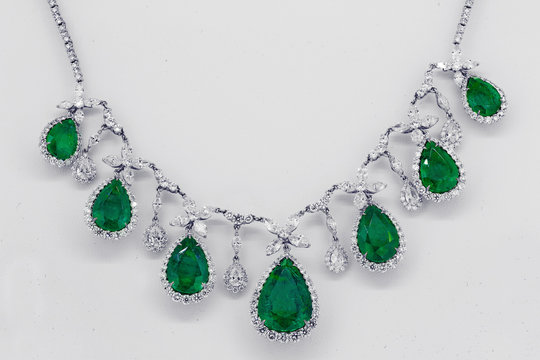 Necklace in emeralds and with diamonds