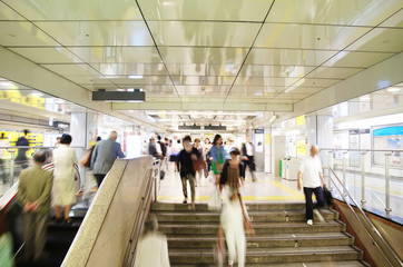 コンコースの人の流れ