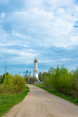 Obraz premium Dirt road to the Church of the Holy Archangel Michael and the bodiless hosts in the village of Mikhailovskoye, Ivanovo oblast , Russia.
