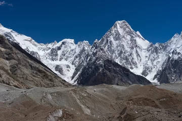 Fotobehang K2 Gasherbrum 4 bergtop op K2 trekkingroute langs de weg naar Concordia camp, K2 trek, Pakistan
