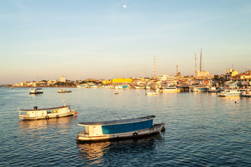 Fototapeta premium SANTAREM, BRAZIL - JULY 29, 2015: River boats anchored in Santarem, Brazil