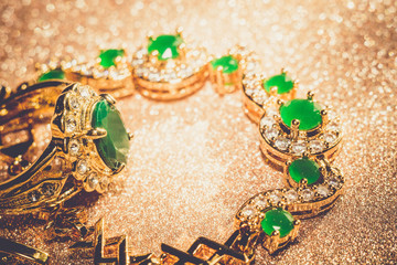 Obraz na płótnie Canvas Golden Bracelet with Emerald Filtered