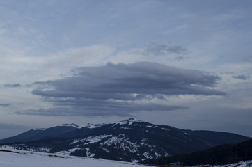 panorama zimowych wzgórz 