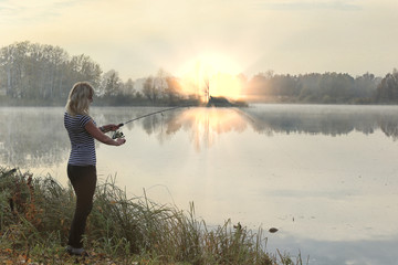 Fototapeta na wymiar Girl fishing