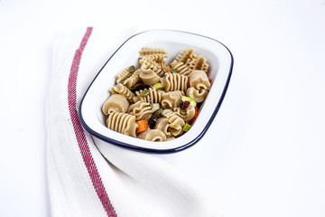 Integral raw pasta with vegetables