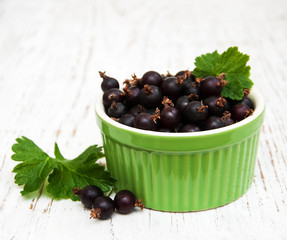 Bowl with black currant