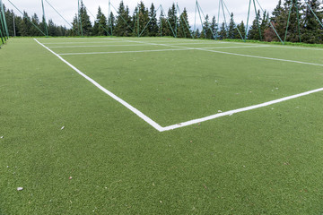 Linien auf dem Kunstrasenplatz