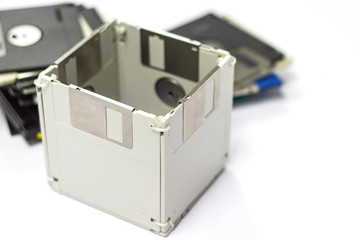 creative uses for the obsolete floppy disk - Developing a box 