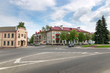 Fototapeta na wymiar Slonim, BELARUS - May 20, 2017: Facade of an old building on a street in the town of Slonim.