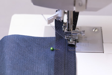 Work on a sewing machine with a zipper foot