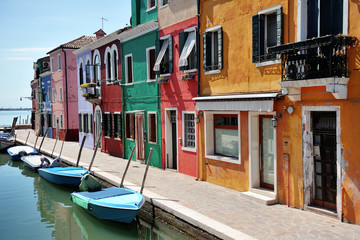 Fototapeta na wymiar Burano, Venice, Italy - colorful buildings