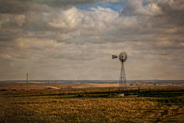 Windmill in the Flint Hills of Kansas  - obrazy, fototapety, plakaty