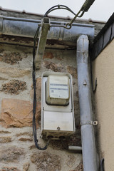 compteur électrique extérieur maison France vieux