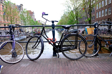 Fototapeta na wymiar bicycle padlocked to bridge railings in Amsterdam