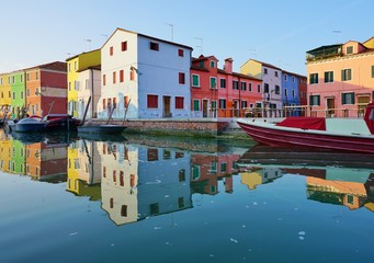 Fototapeta na wymiar Colorful houses in Burano, an island in the Venetian laguna