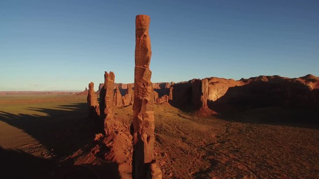 Monumen Valley Aerial Totem Pole Sunset 