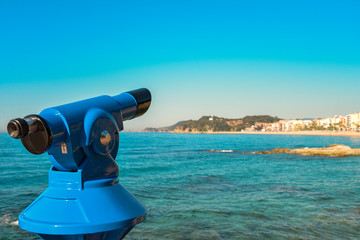 Coin operated binoculars