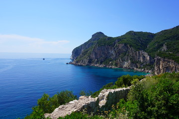 widok na zatokę i góry