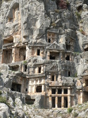 Naklejka premium Burial in the rocks