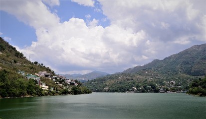 Obraz premium Bhimtal Lake is a lake in the town of Bhimtal, in the Indian state of Uttarakhand, with a masonry dam built in 1883 creating the storage facility.