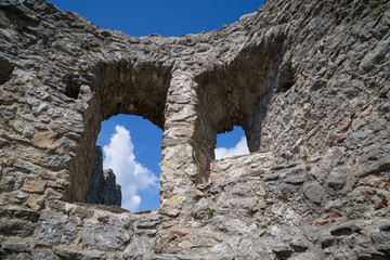 Burgruine Hohenfreyberg bei Eisenberg, Fenster, Detail