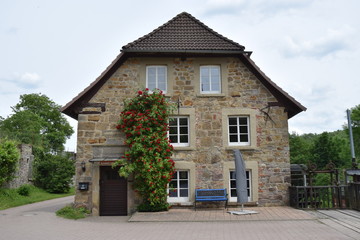 Fototapeta na wymiar Wassermühle der Hämelschenburg