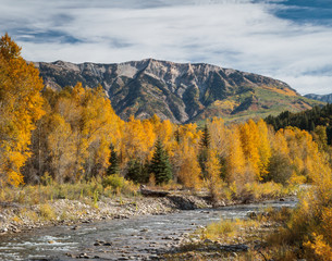 Fototapeta na wymiar Autumn Scenery in the Rocky Mountains of Colorado.